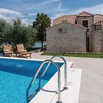 Semesterbostad Three-bedroom In Lovište