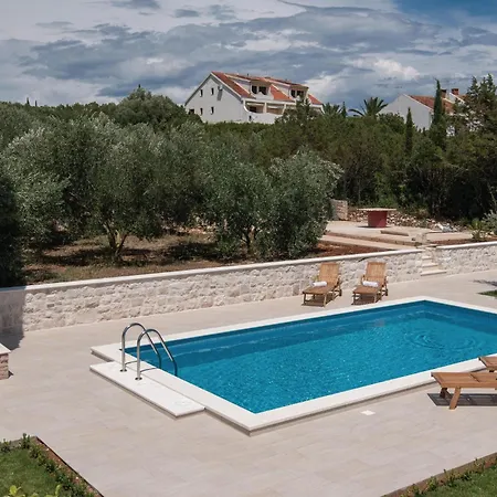 Three-bedroom In Semesterbostad *