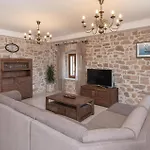 Three-bedroom In Holiday home Loviste