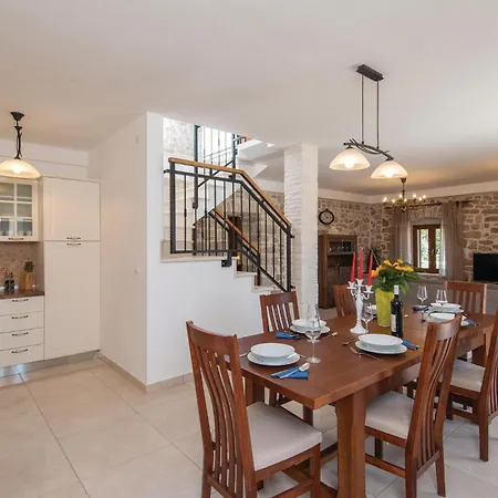 Three-bedroom In Loviste