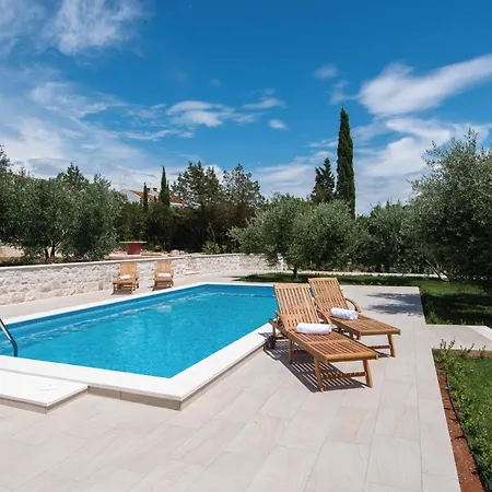 Three-bedroom In Holiday home *