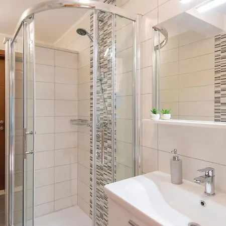 Three-bedroom In בית נופש לוביסטה