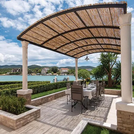 Three-bedroom In Loviste