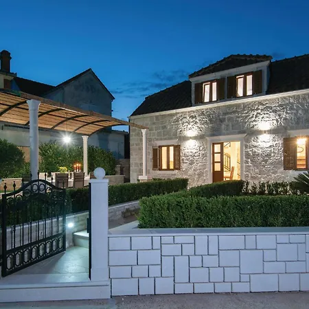 Three-bedroom In Holiday home