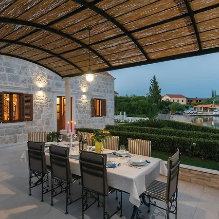 Three-bedroom In * Loviste