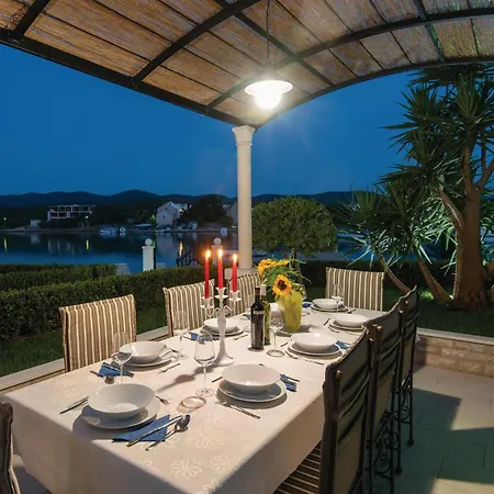 Three-bedroom In Holiday home