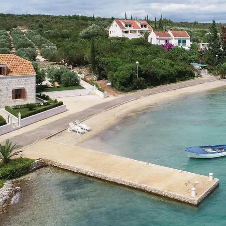 Three-bedroom In Holiday home