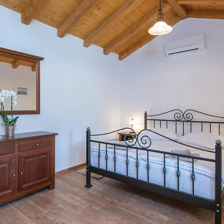 Three-bedroom In * Loviste