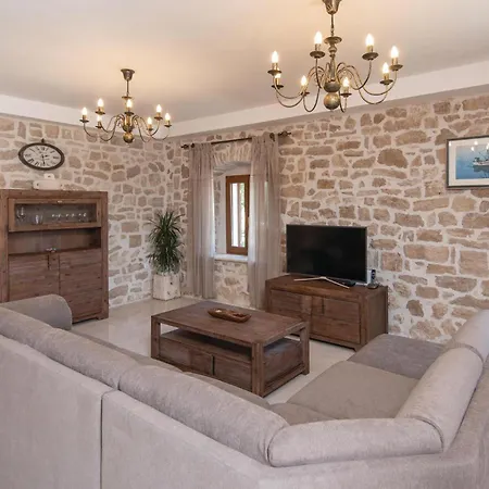 Three-bedroom In Vakantiehuis Lovište