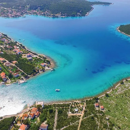 Holiday home Three-bedroom In Loviste