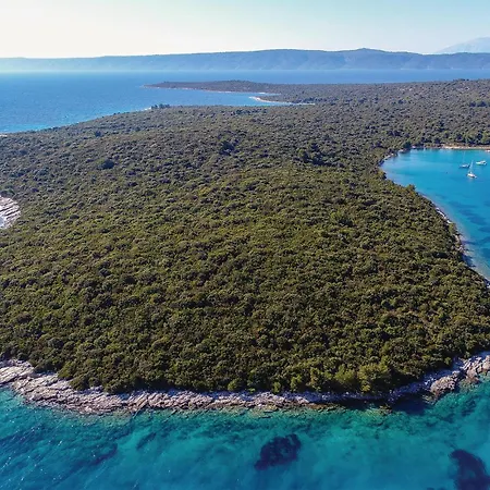 Three-bedroom In Holiday home Loviste