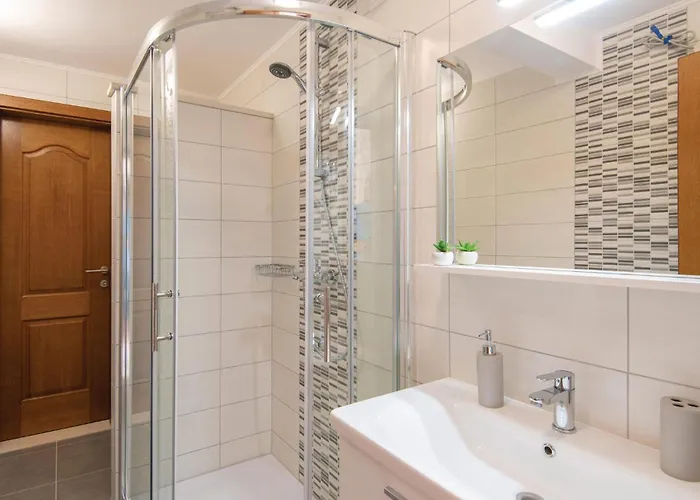 Three-bedroom In Hébergement de vacances Lovište