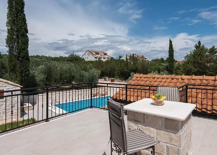 Three-bedroom In Hébergement de vacances Lovište