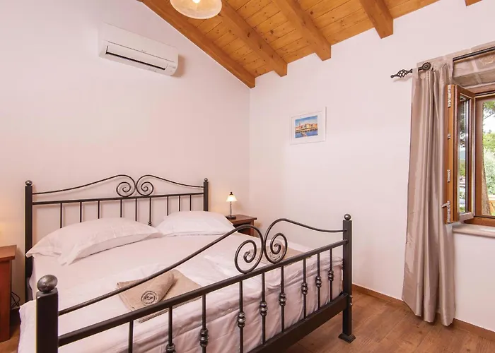 Hébergement de vacances Three-bedroom In *