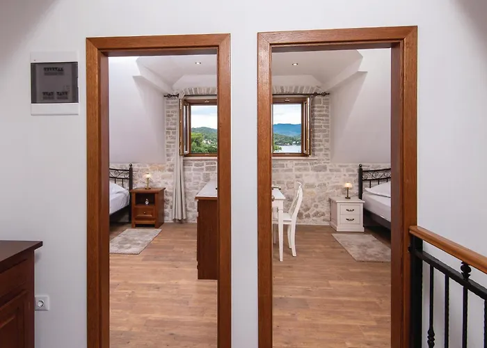 Three-bedroom In Hébergement de vacances *