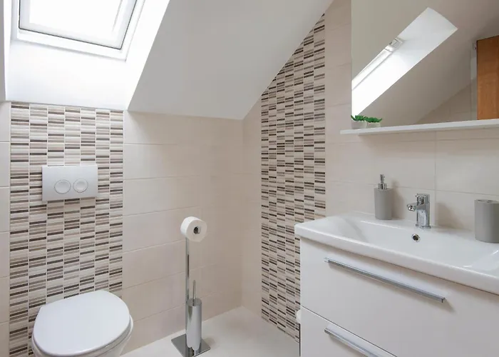 Three-bedroom In Hébergement de vacances Lovište