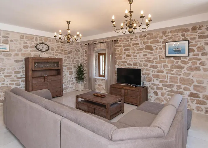 Three-bedroom In Hébergement de vacances Lovište